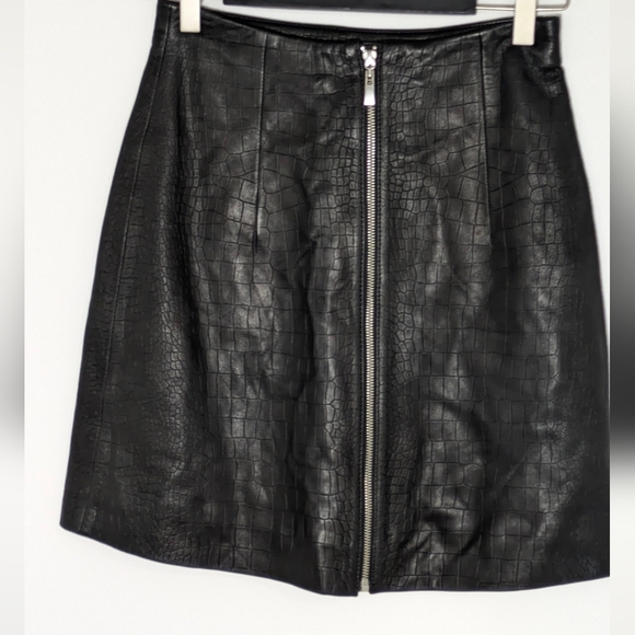 H&M Women's Leather Mini Flare Skirt Black Crocodile patterned Silver Zip Sz 6 - Picture 2 of 9